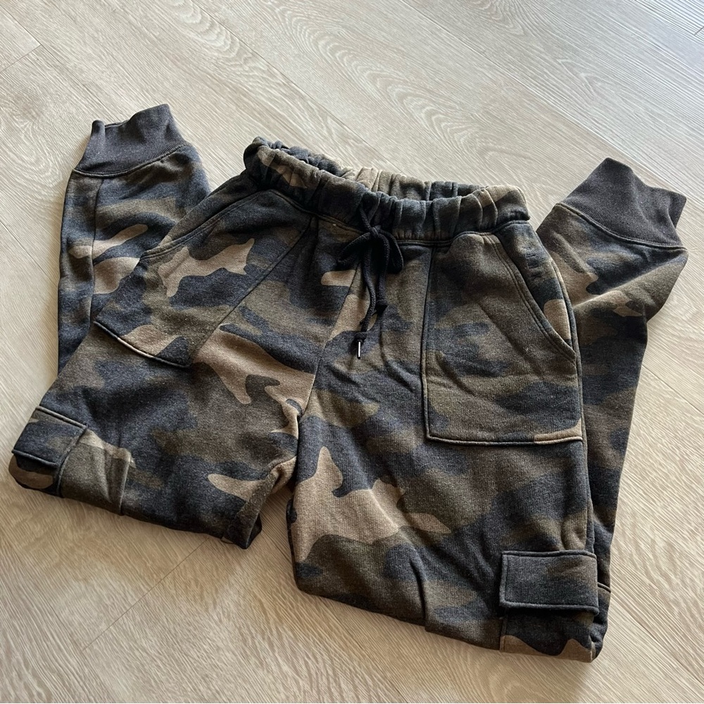 Camo jogger sweat pants